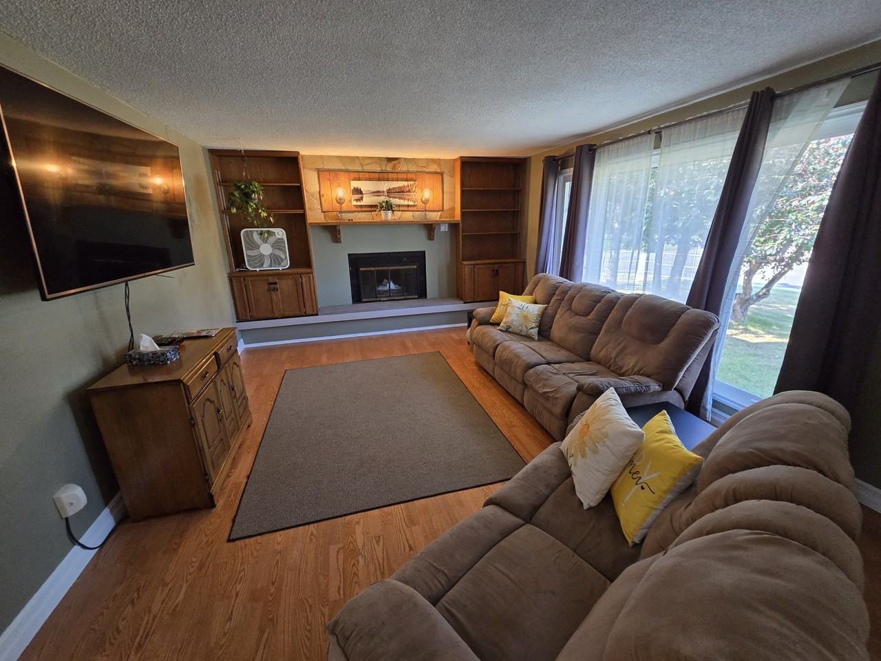 4703 59 St - Photo 2 of 27