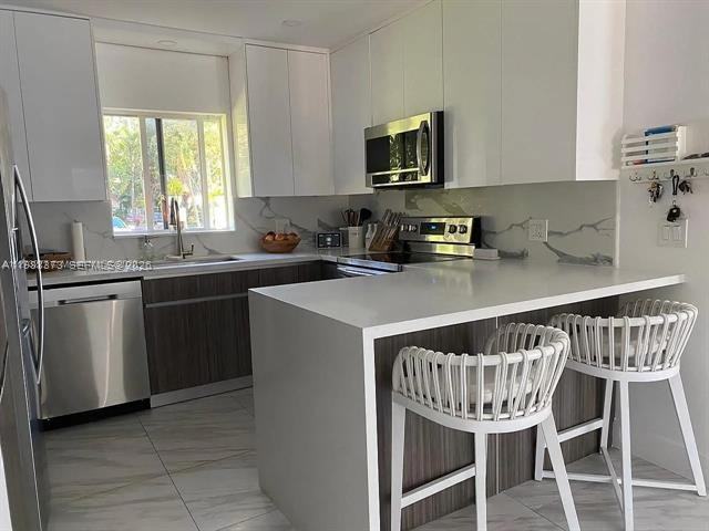 256 Ne 85th St - Photo 4 of 24