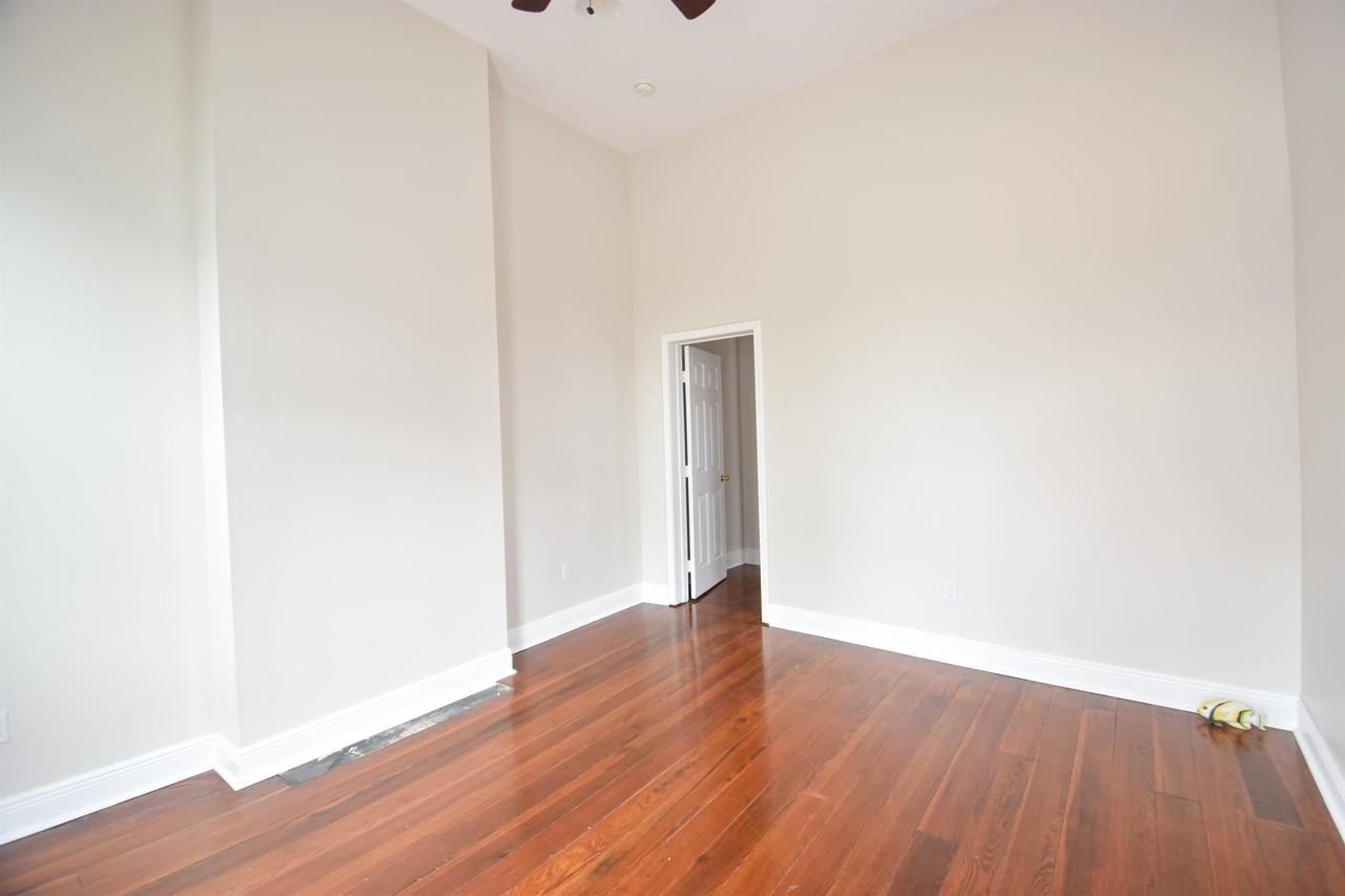 1909 Pauger Street - Photo 3 of 10