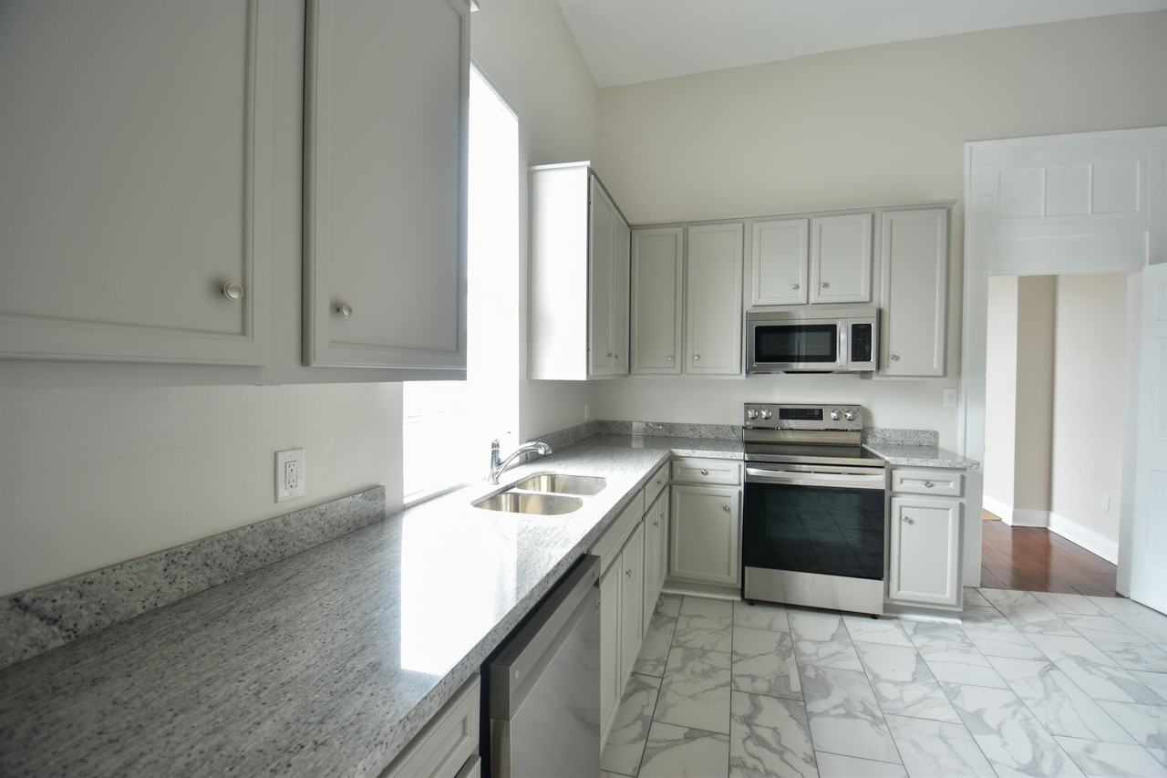 1909 Pauger Street - Photo 6 of 10