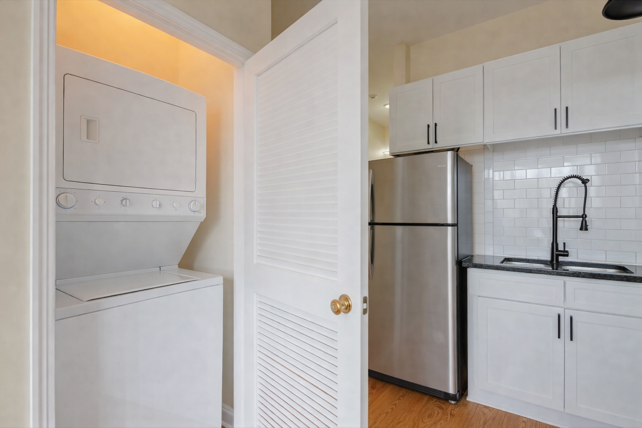 1644 West 21st Street - Photo 4 of 10