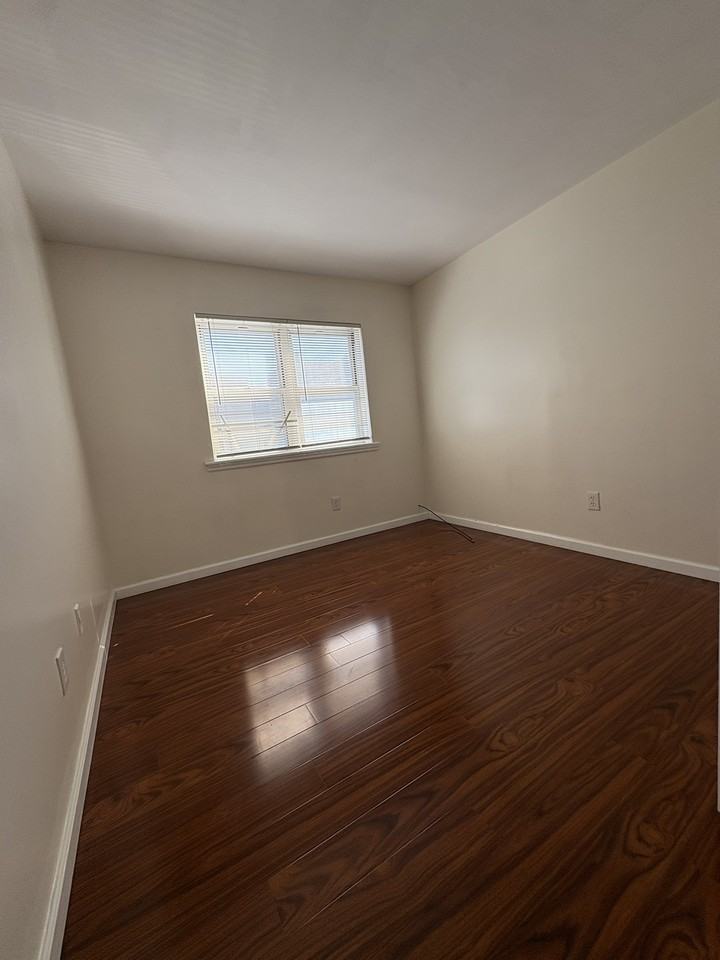 137 North 9th Street - Photo 4 of 9