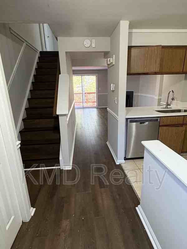 9616 Vinca Cir #B - Photo 2 of 15