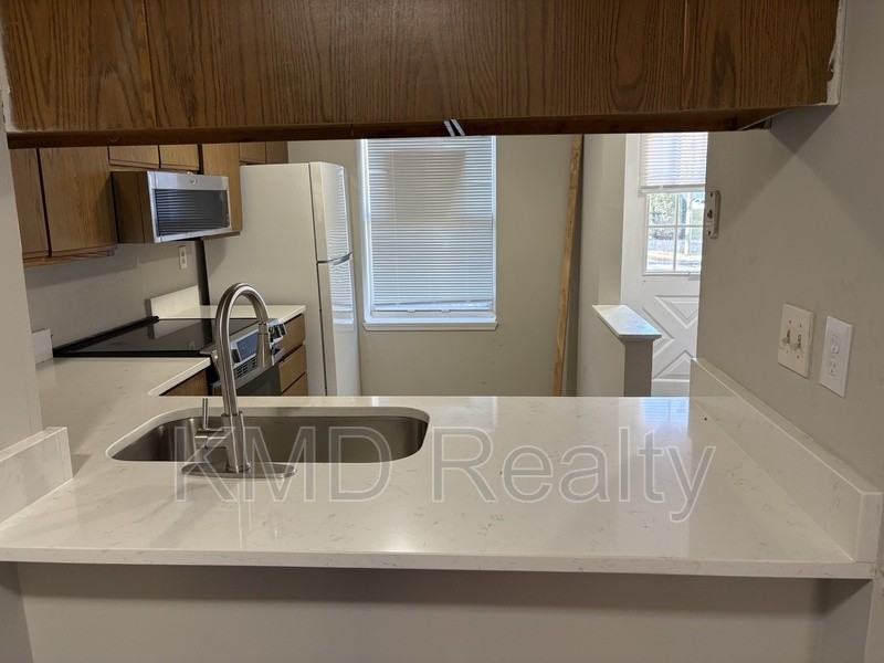 9616 Vinca Cir #B - Photo 3 of 15