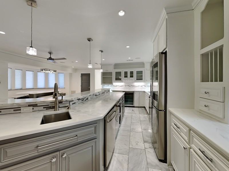 6915 Forest Glade Cir - Photo 5 of 25