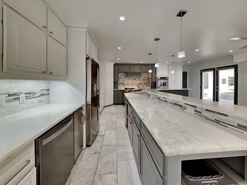 6915 Forest Glade Cir - Photo 6 of 25