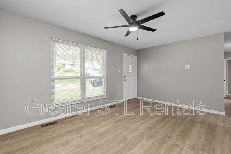 702 Boca Chica Dr - Photo 4 of 33