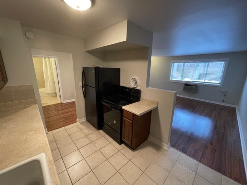 517 S Milwaukee Ave - Photo 4 of 7