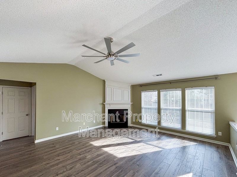 113 W Okaloosa Way - Photo 3 of 18