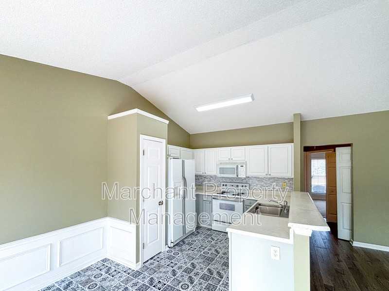 113 W Okaloosa Way - Photo 5 of 18