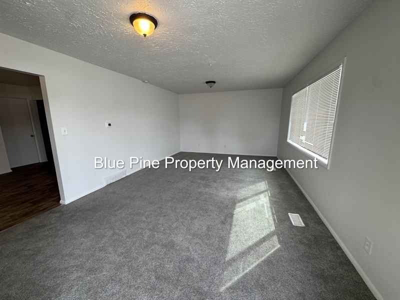 301 E 18th St #1 - Photo 2 of 7