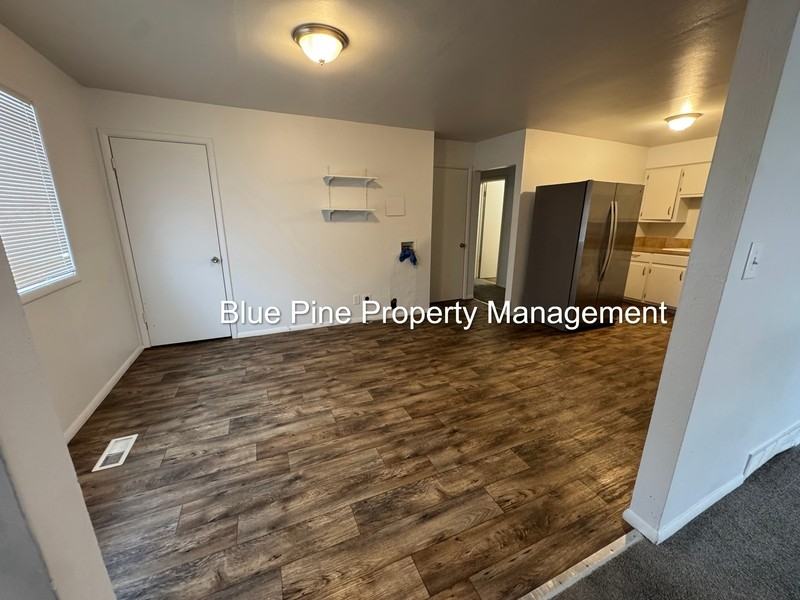 301 E 18th St #1 - Photo 3 of 7