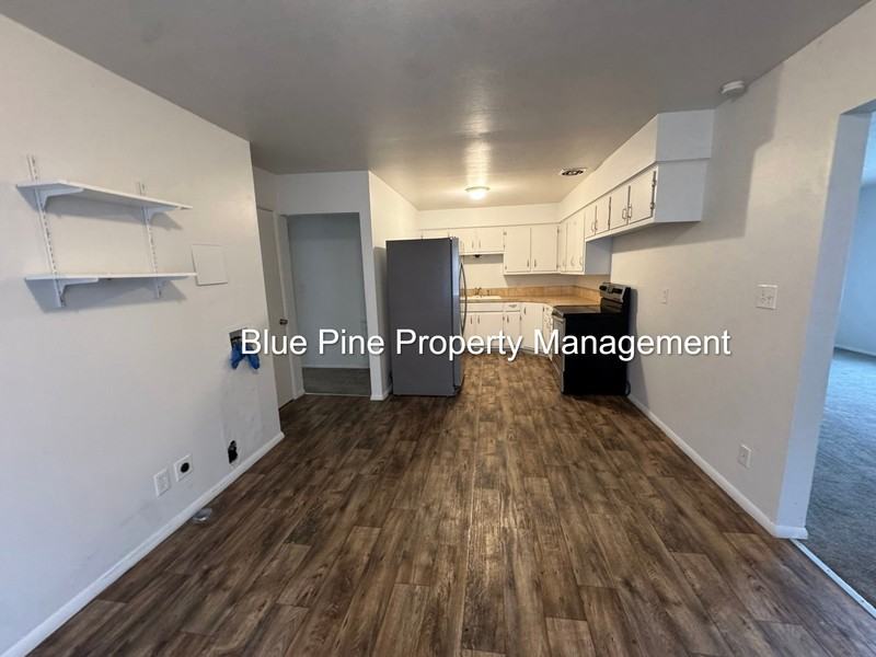 301 E 18th St #1 - Photo 4 of 7