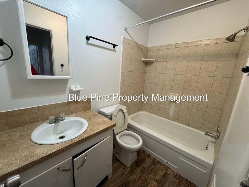 301 E 18th St #1 - Photo 5 of 7