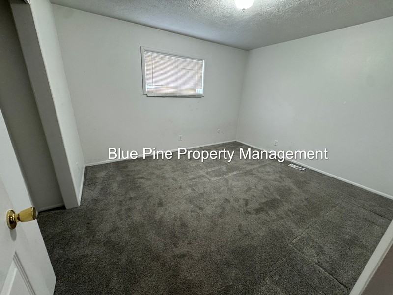 301 E 18th St #1 - Photo 6 of 7