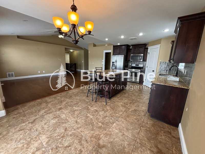 6020 Bryson Ln - Photo 5 of 24