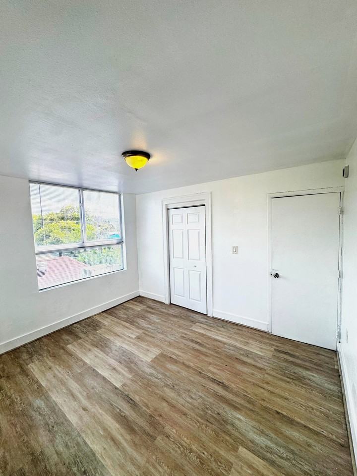 976 PALAZZO LLC - Photo 7 of 10