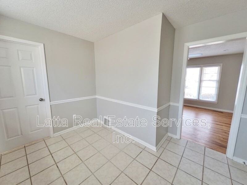 8927 E 74th St - Photo 3 of 13