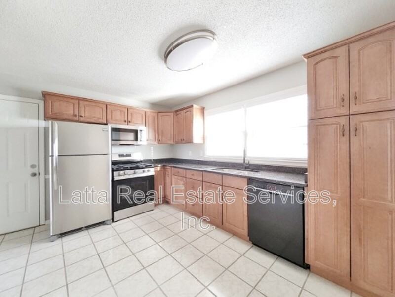 8927 E 74th St - Photo 4 of 13