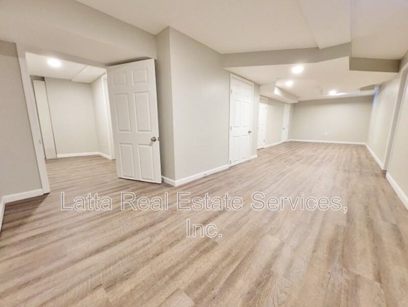 8927 E 74th St - Photo 5 of 13