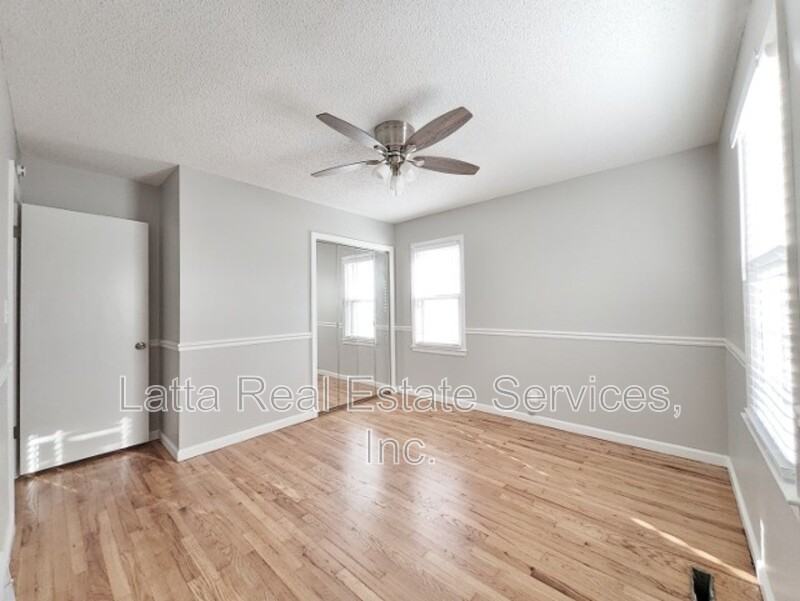 8927 E 74th St - Photo 6 of 13