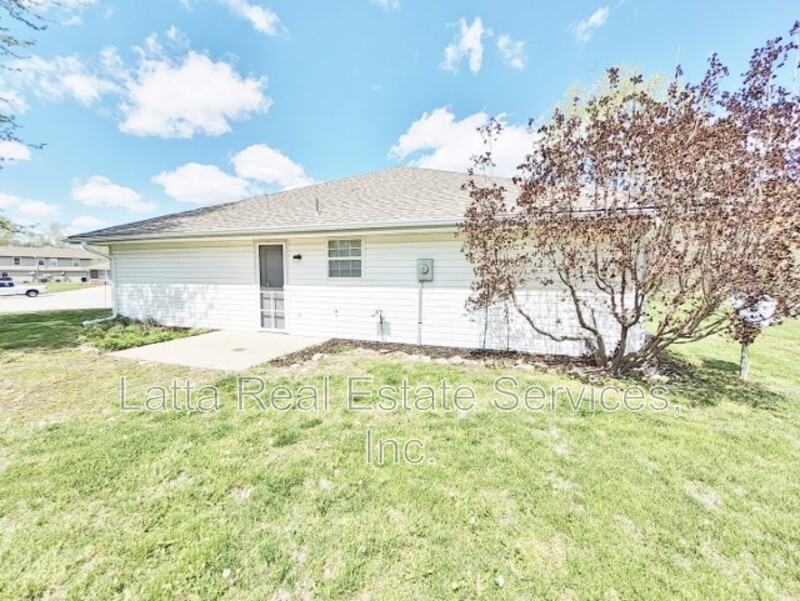 1033 Sw Ephraim Dr - Photo 3 of 12