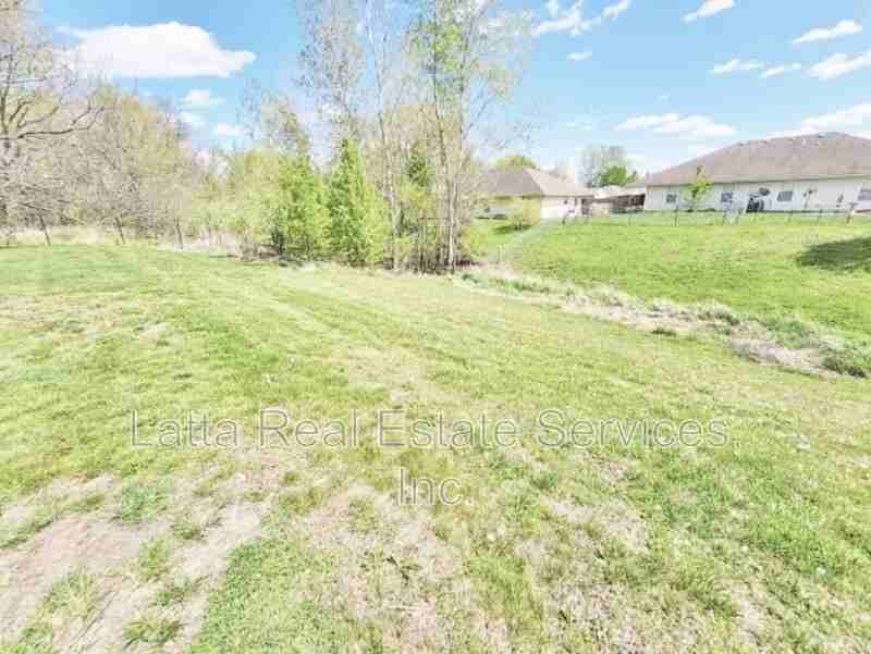 1033 Sw Ephraim Dr - Photo 4 of 12