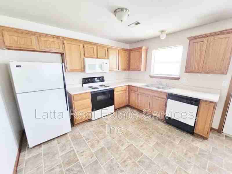 1033 Sw Ephraim Dr - Photo 7 of 12