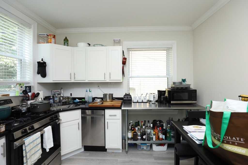 646 W Roscoe St #1N - Photo 3 of 20