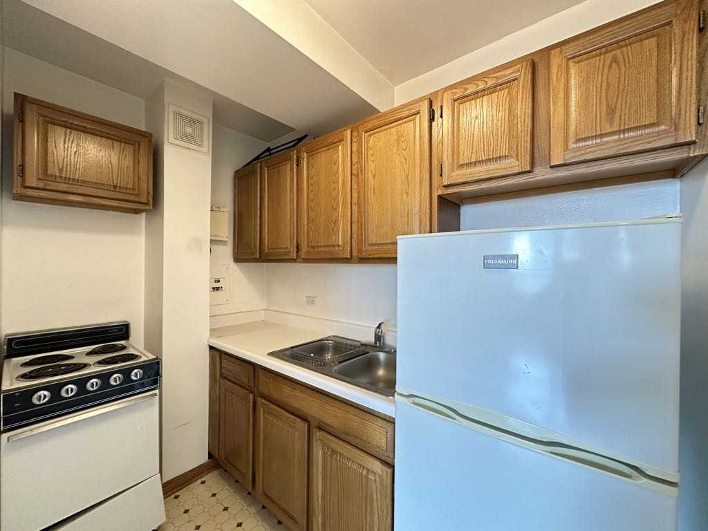 4180 N Marine Dr #908 - Photo 2 of 21