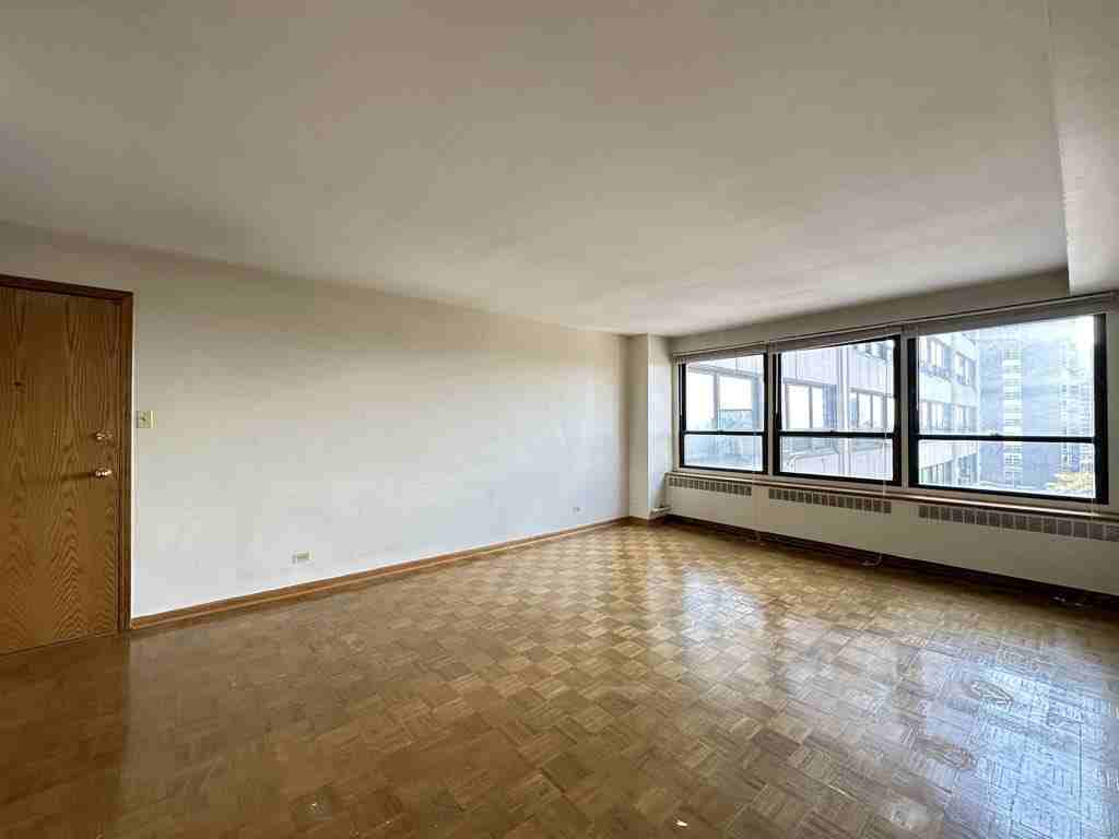 4180 N Marine Dr #908 - Photo 5 of 21