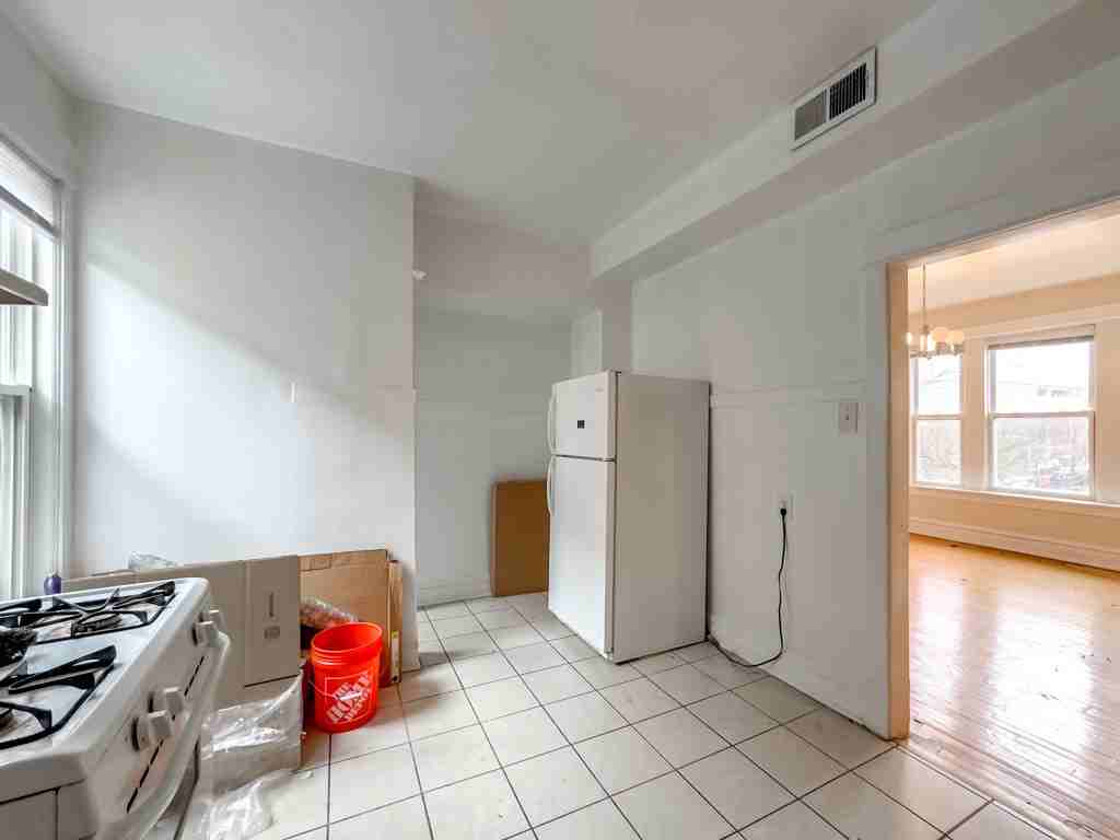 5000 N Sawyer Ave #2E - Photo 3 of 21