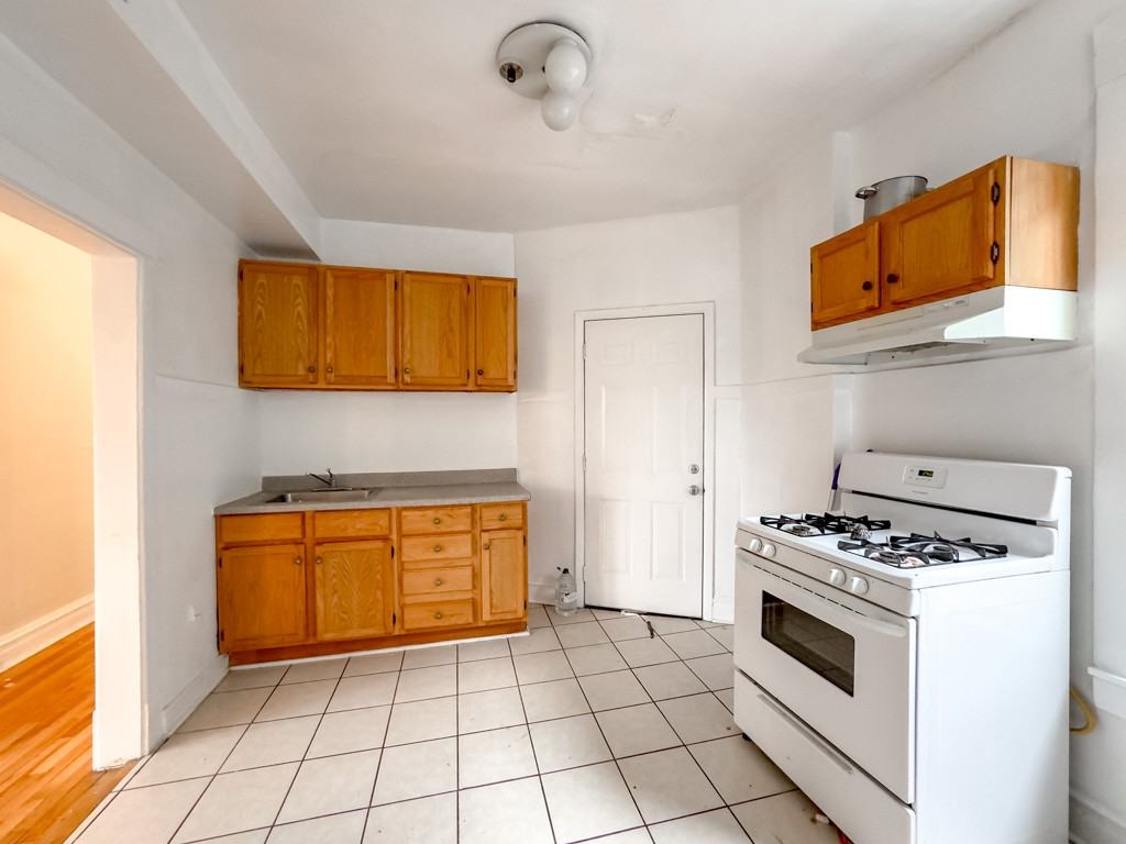 5000 N Sawyer Ave #2E - Photo 4 of 21