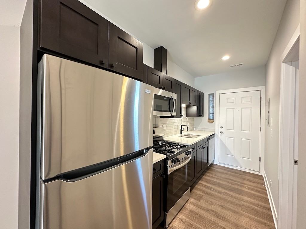 3358 W Montrose Ave #2 - Photo 2 of 21