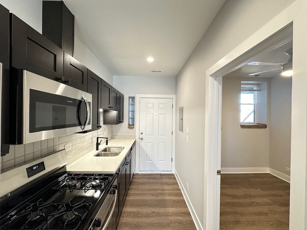 3358 W Montrose Ave #2 - Photo 4 of 21