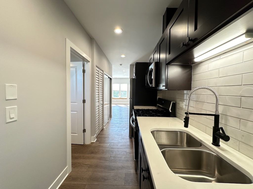 3358 W Montrose Ave #2 - Photo 6 of 21