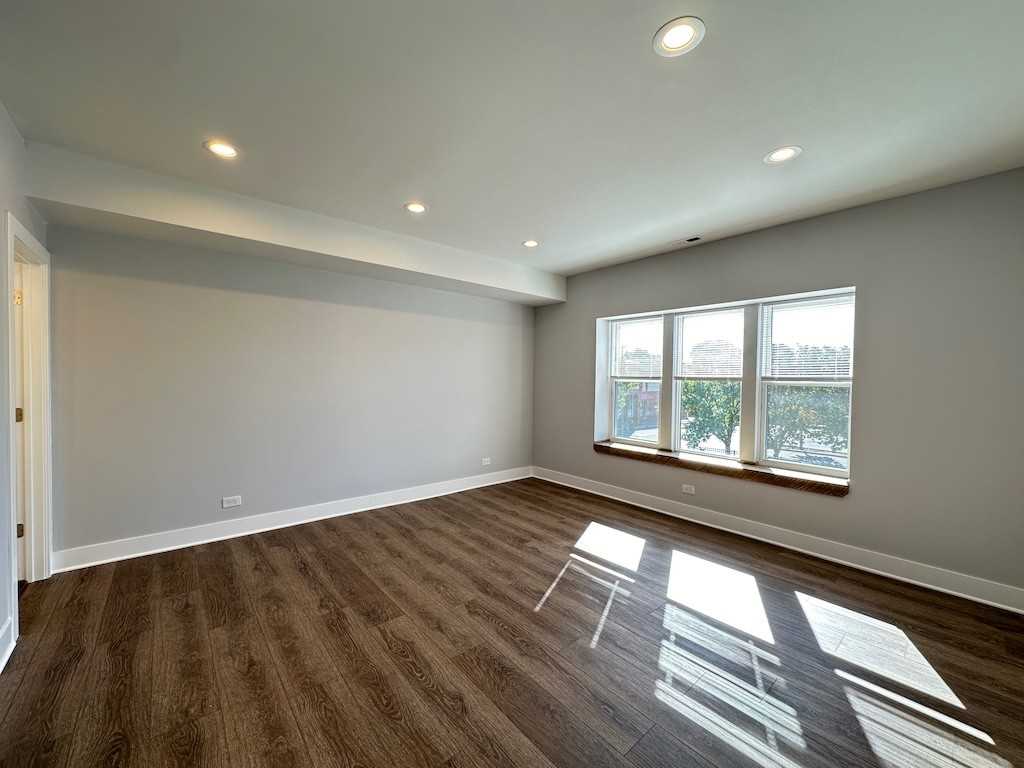 3358 W Montrose Ave #2 - Photo 7 of 21