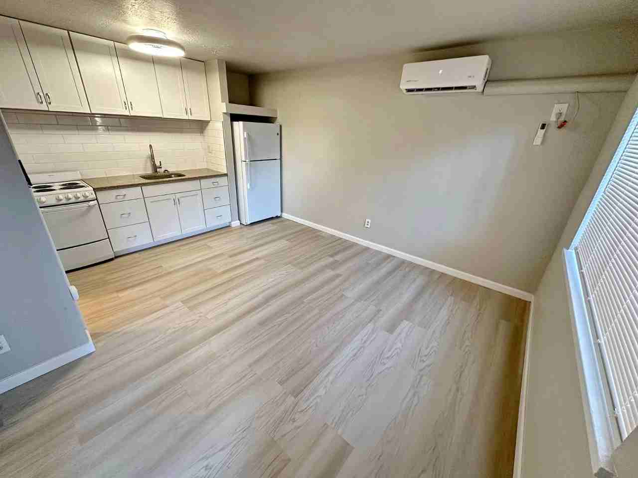 2104 Lead Ave Se #6 - Photo 2 of 13