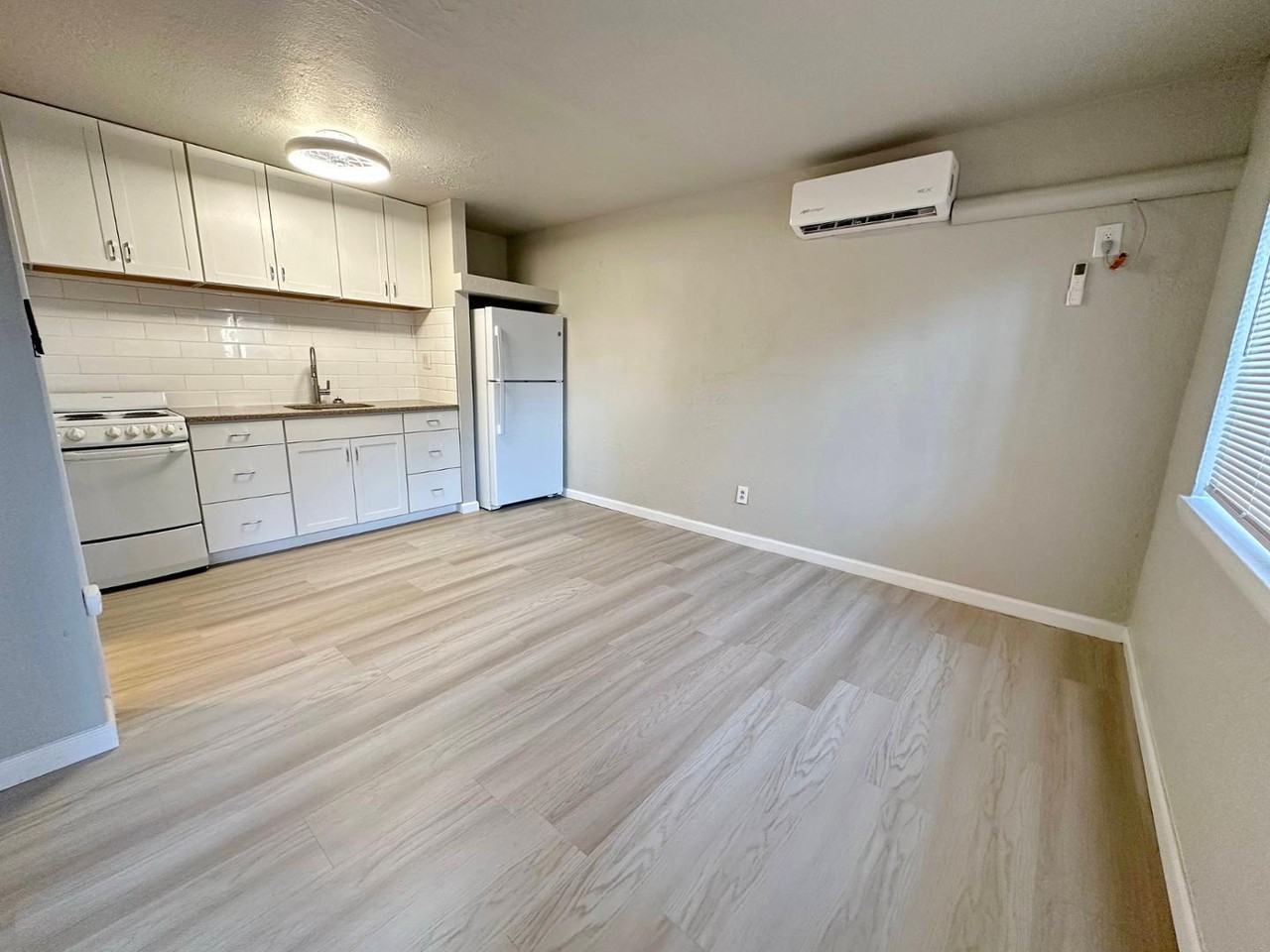 2104 Lead Ave Se #6 - Photo 3 of 13