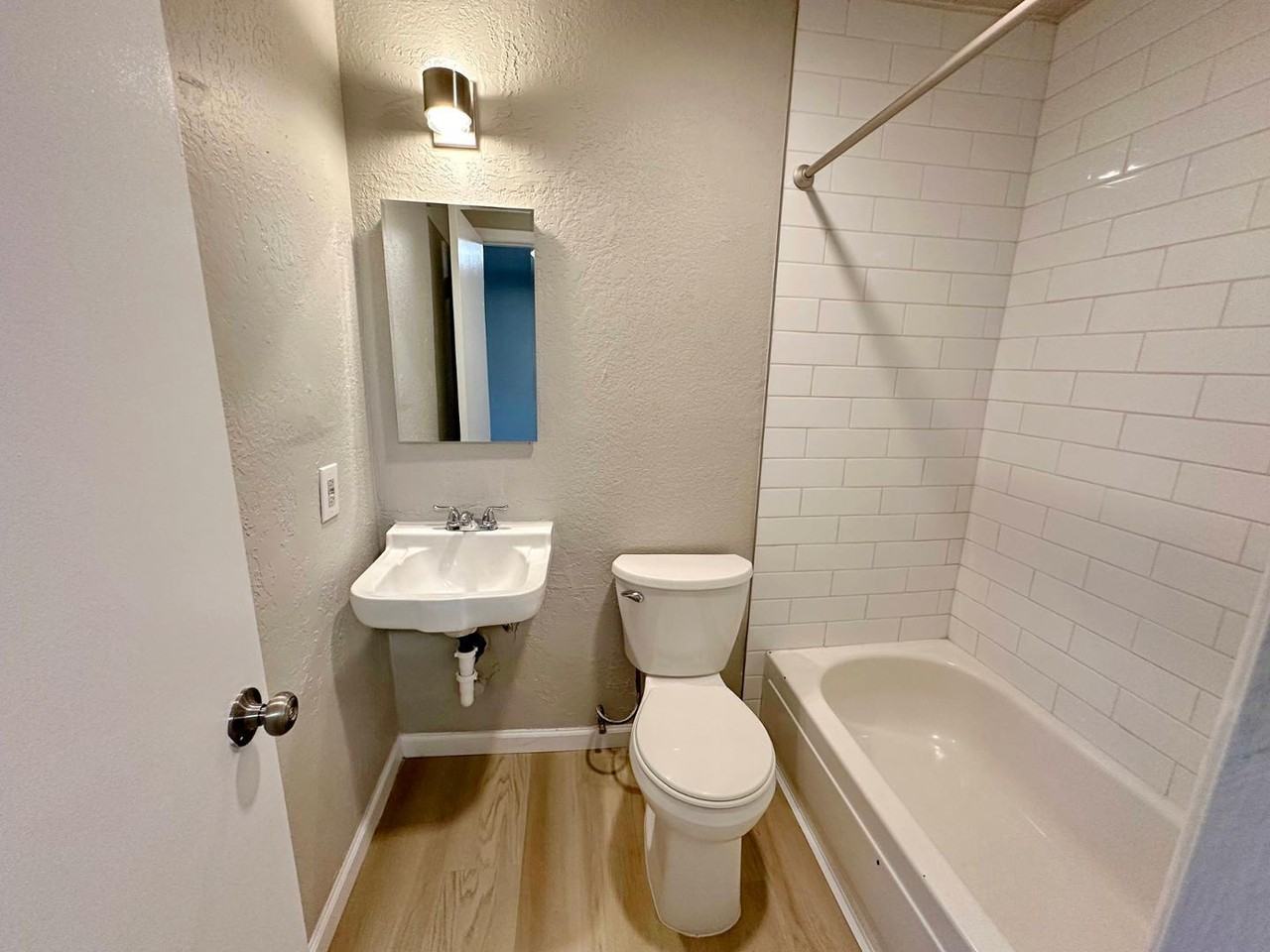 2104 Lead Ave Se #6 - Photo 4 of 13