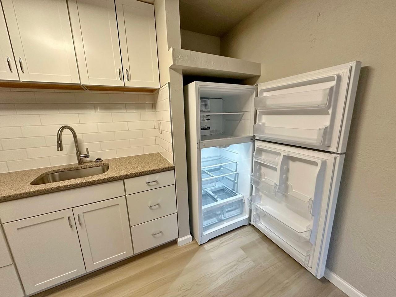 2104 Lead Ave Se #6 - Photo 6 of 13