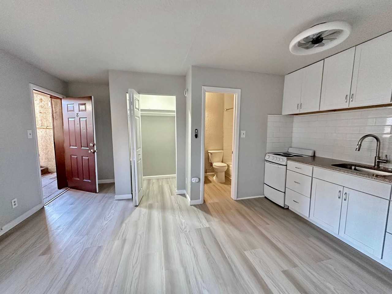 2104 Lead Ave Se #6 - Photo 7 of 13