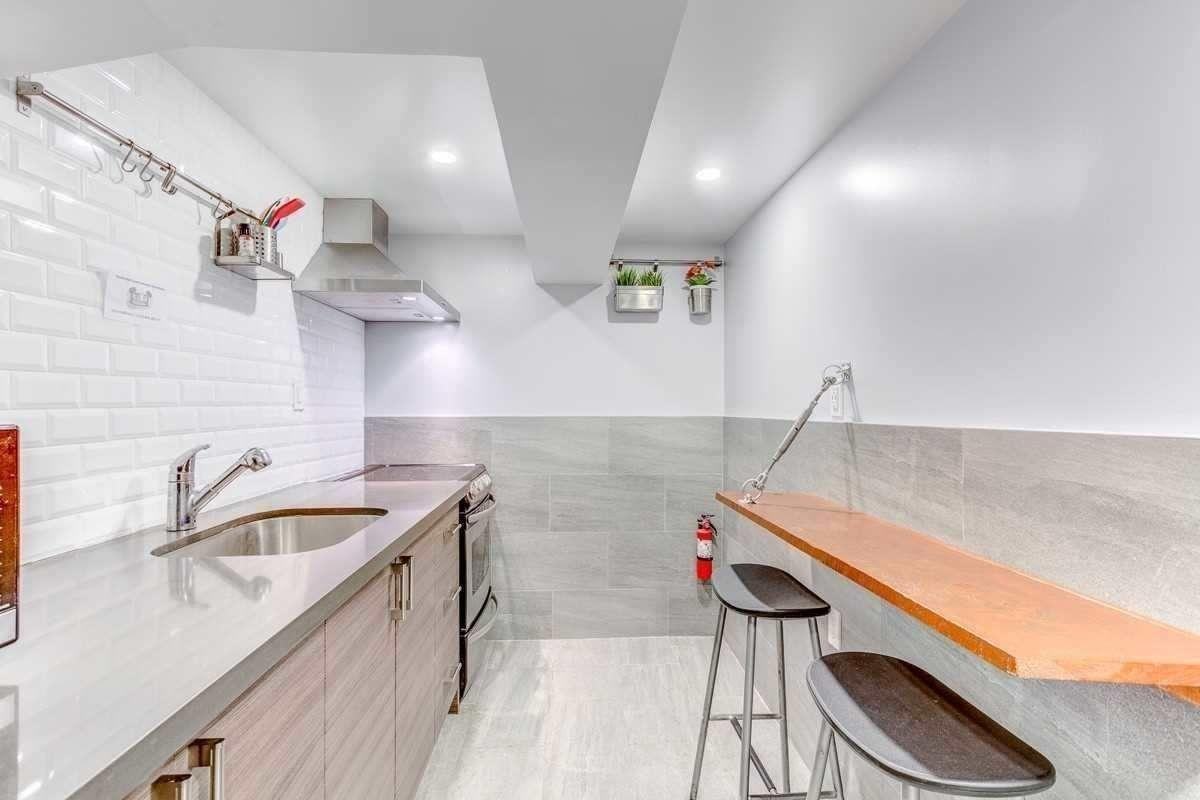 394 Kane Ave - Photo 3 of 14