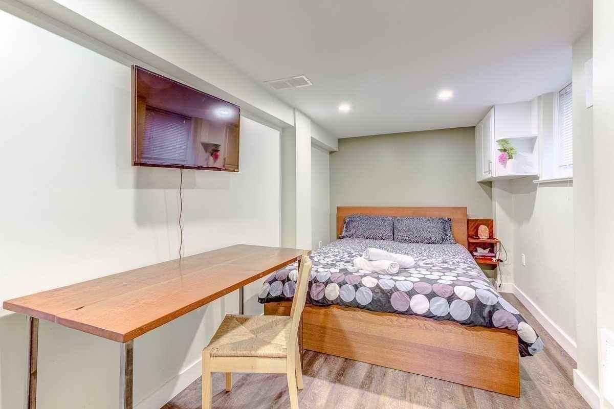 394 Kane Ave - Photo 5 of 14