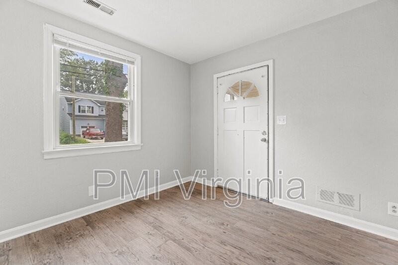 3424 Argonne Ave - Photo 5 of 33