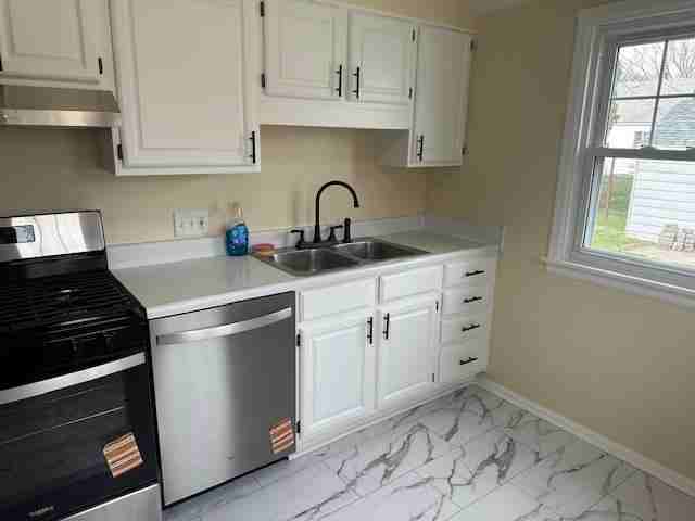 3042 Cragmoor Ave - Photo 5 of 22