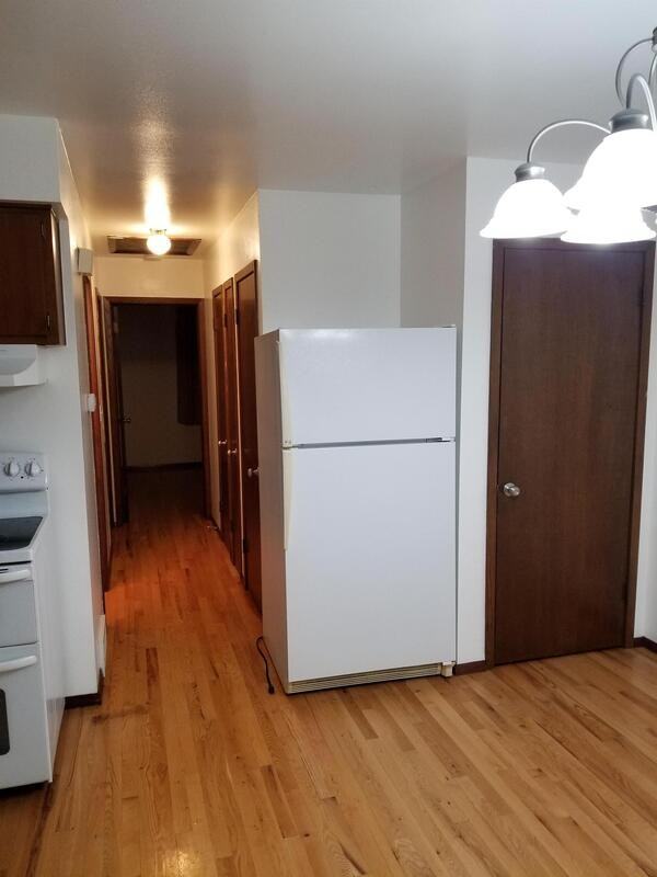 1099 1097/1 Laurel Ct - Photo 4 of 11