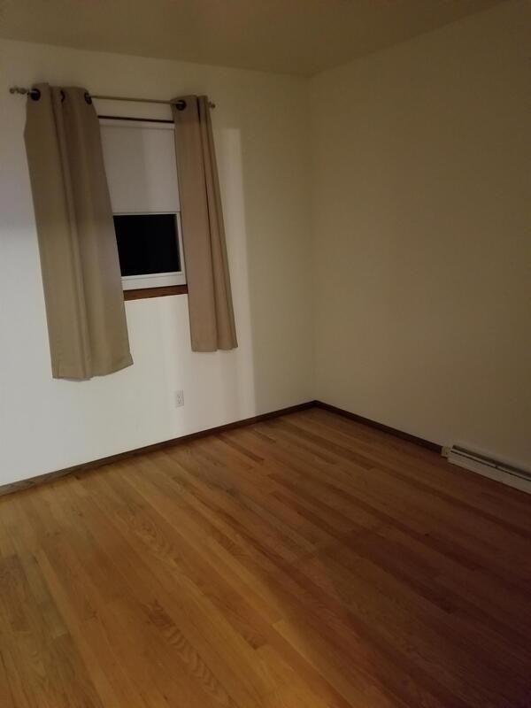 1099 1097/1 Laurel Ct - Photo 7 of 11