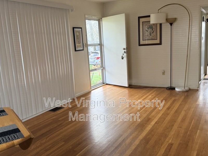 126 Mankin Ave - Photo 2 of 11