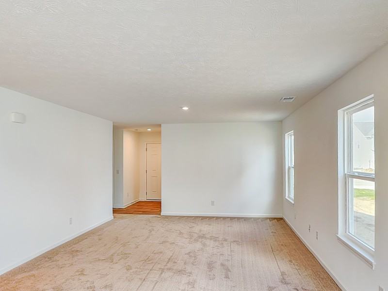 2056 White Oak Ln - Photo 3 of 17